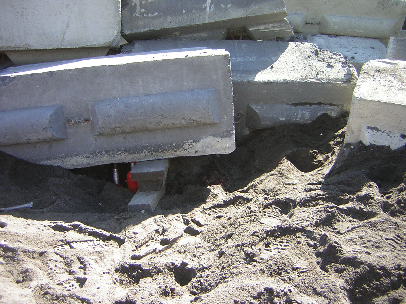 Exec. crushed when concrete wall collapses at Longview bark co.