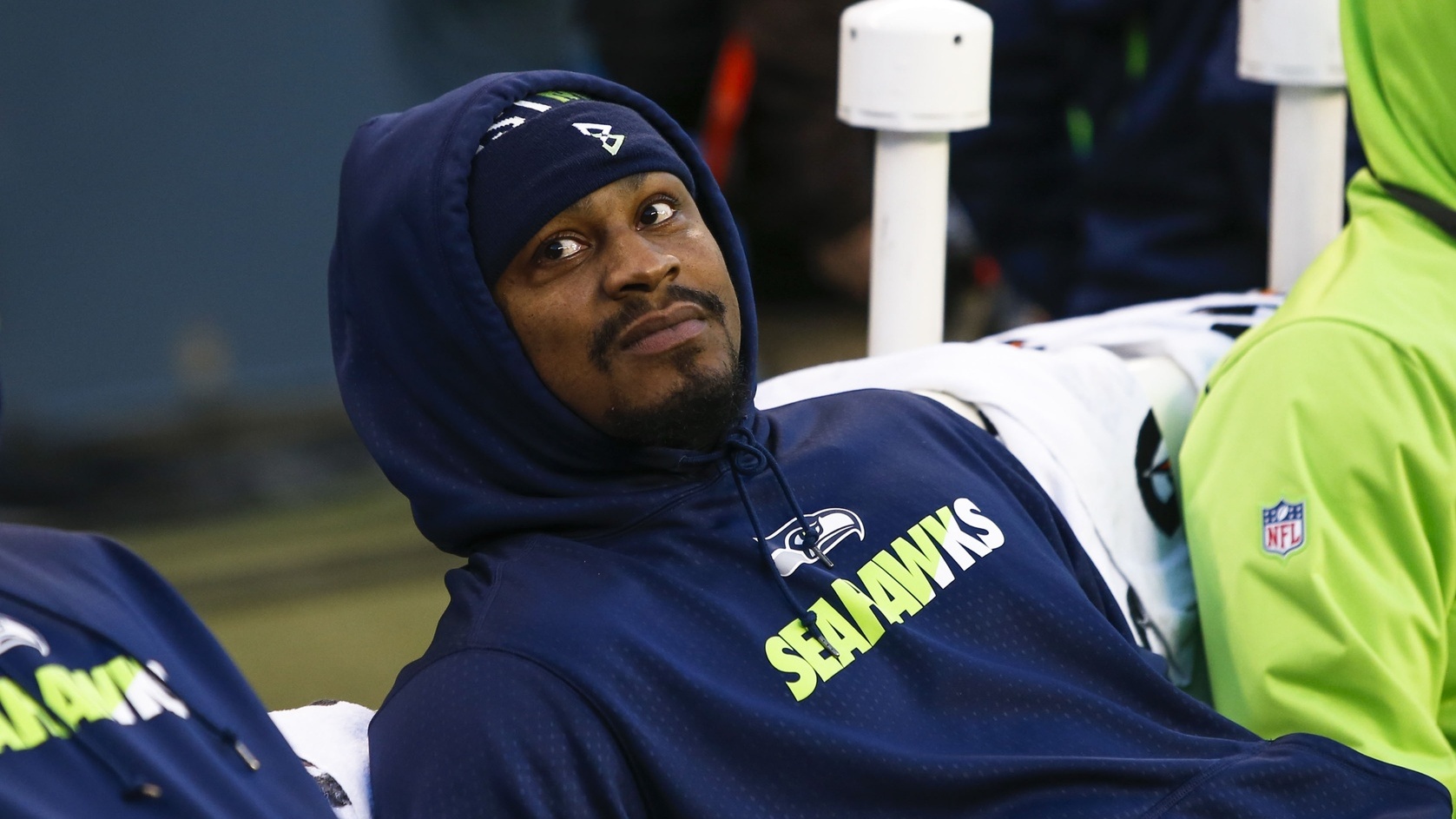 Marshawn Lynch sports Kam Chancellor's jersey at practice