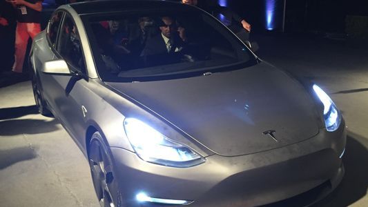 Tesla Unveils Mass Market Electric Car Model