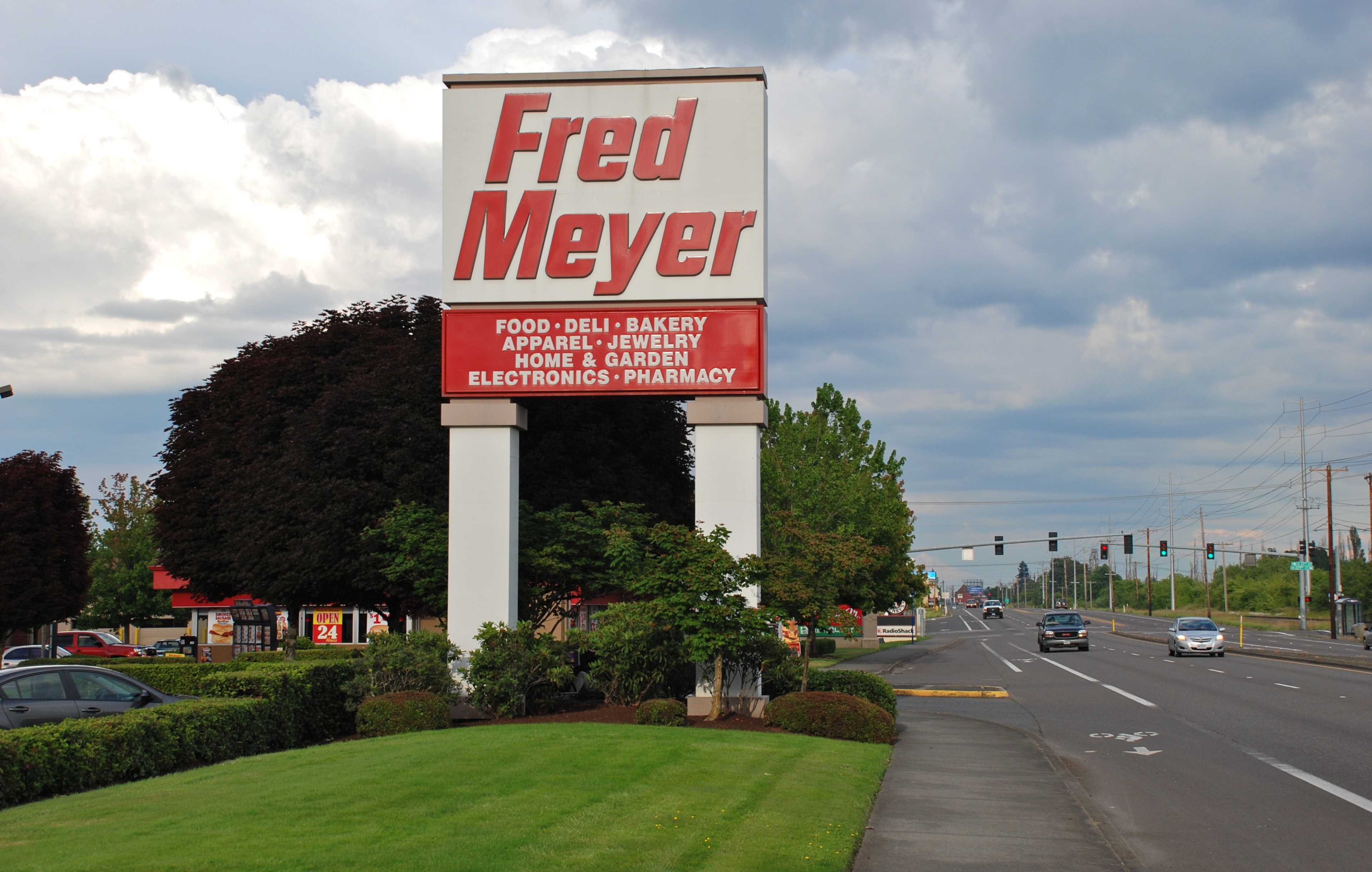 Fred Meyer & Kroger workers file four class-action suits over