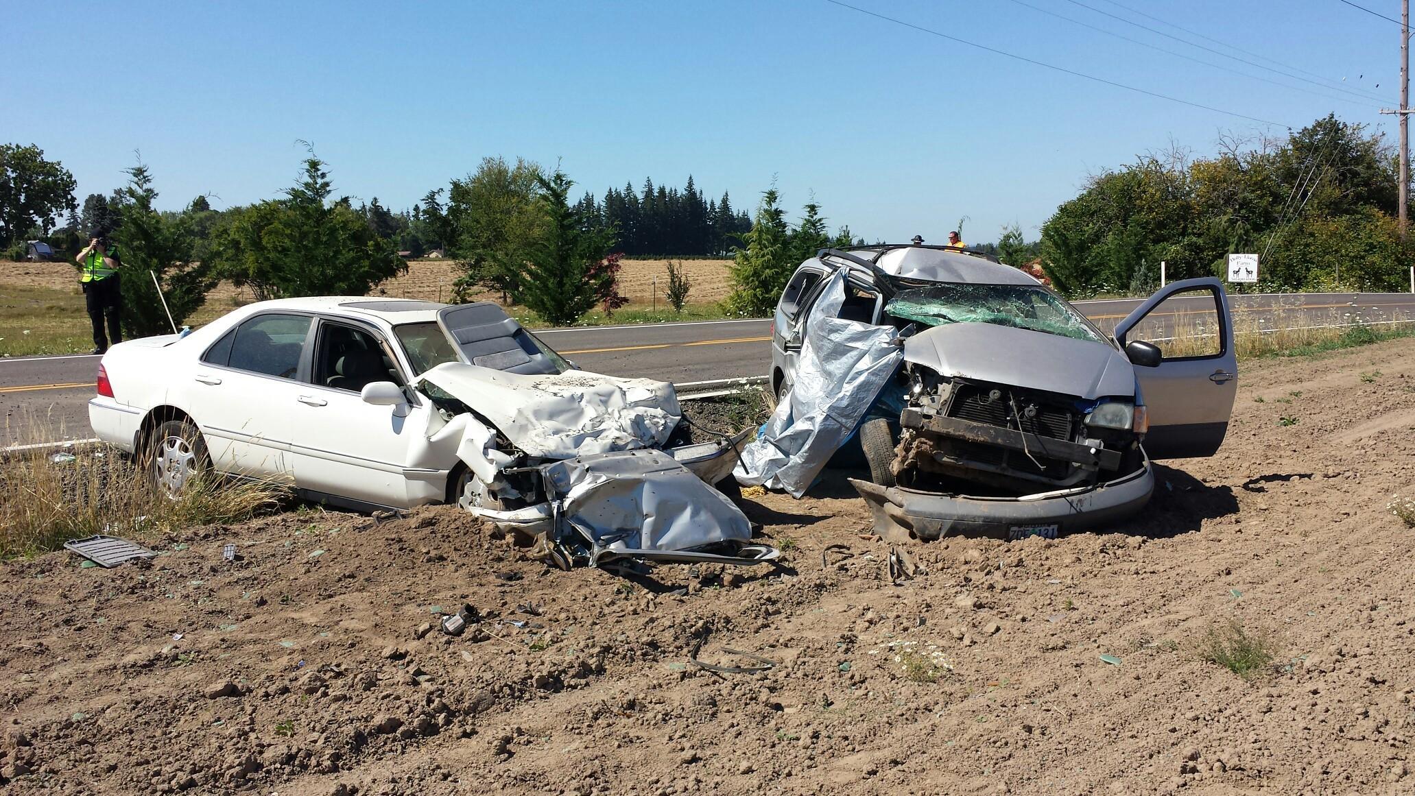 2 killed, 3 injured in crash near Silverton