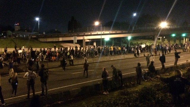 Why Portland police aren't doing more at anti-Trump protests - kgw.com