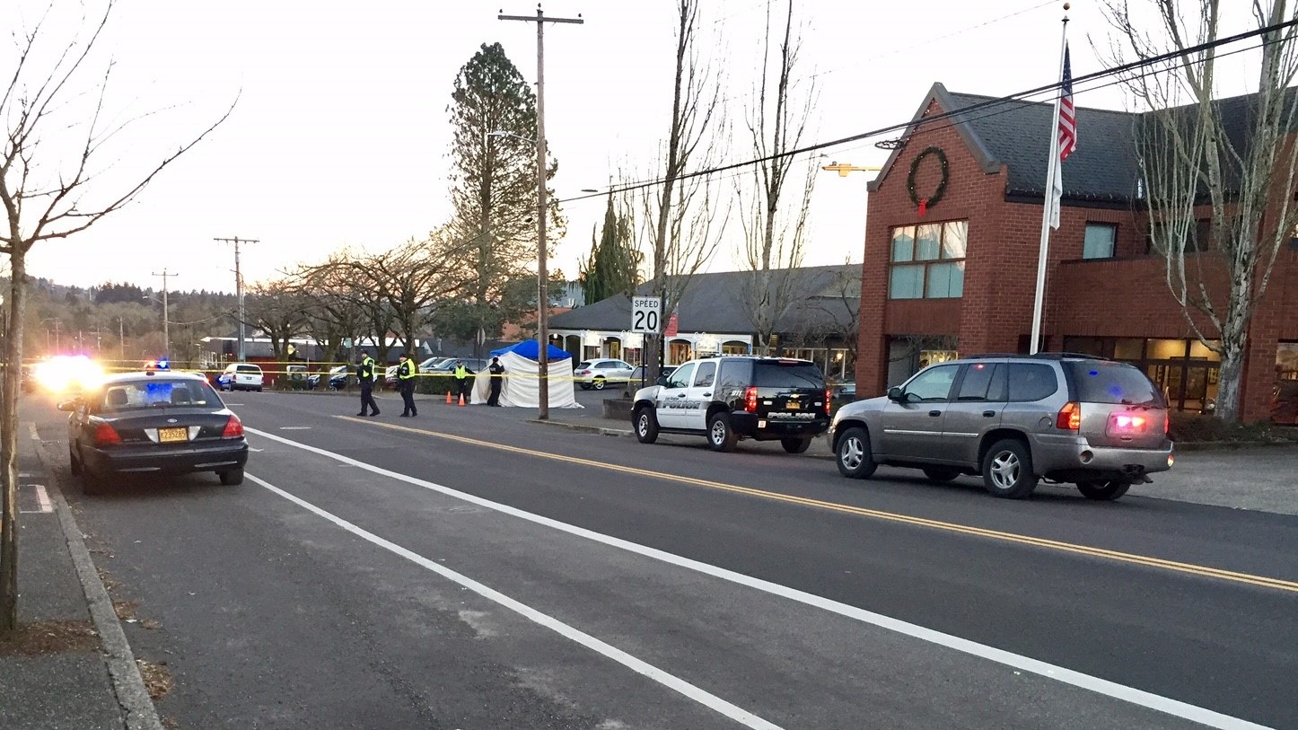 Woman struck, killed by vehicle in Lake Oswego