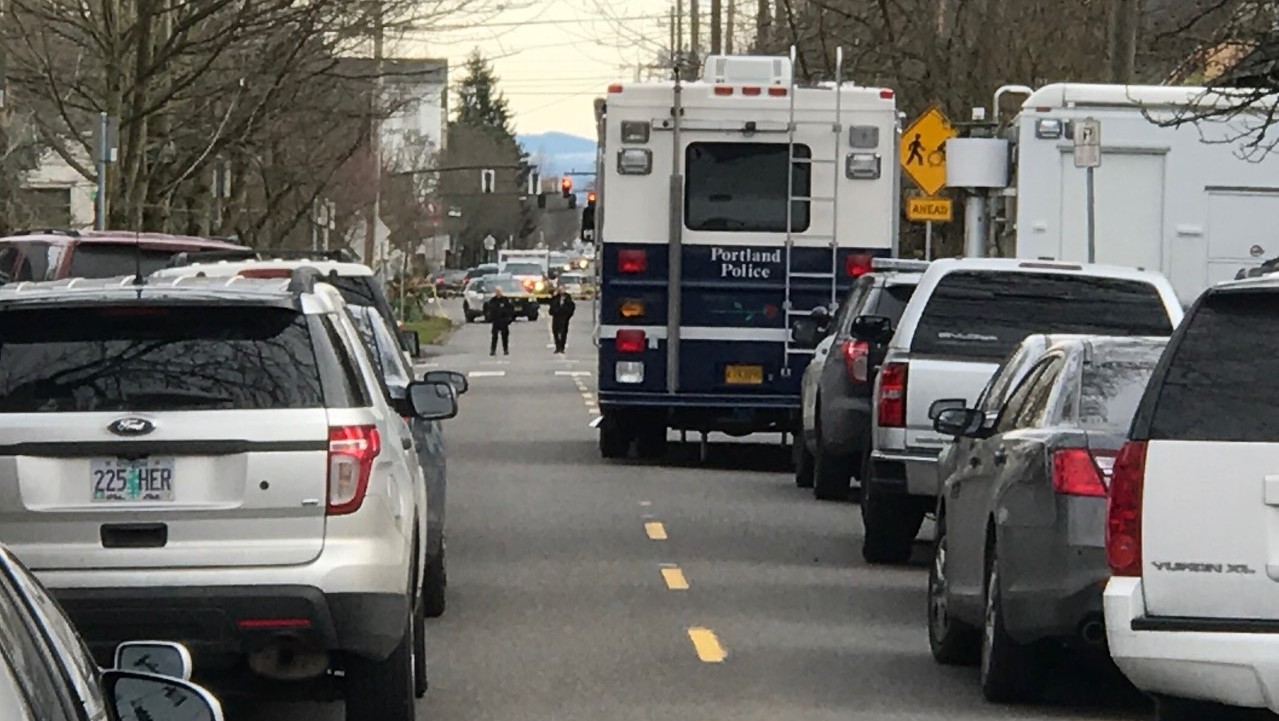 Crisis negotiation officers respond to NE Portland home after report of gunfire